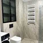 Downtown Podpromie Monica With Underground Parking شقة رشيشوف