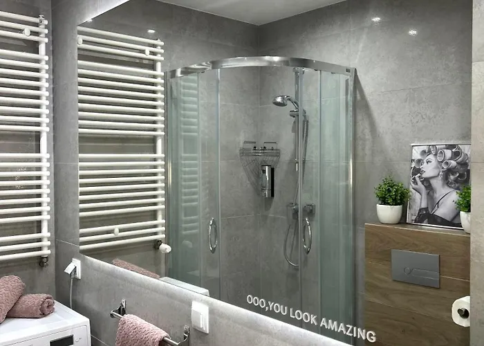 Lägenhet Downtown Podpromie Monica With Underground Parking Rzeszów